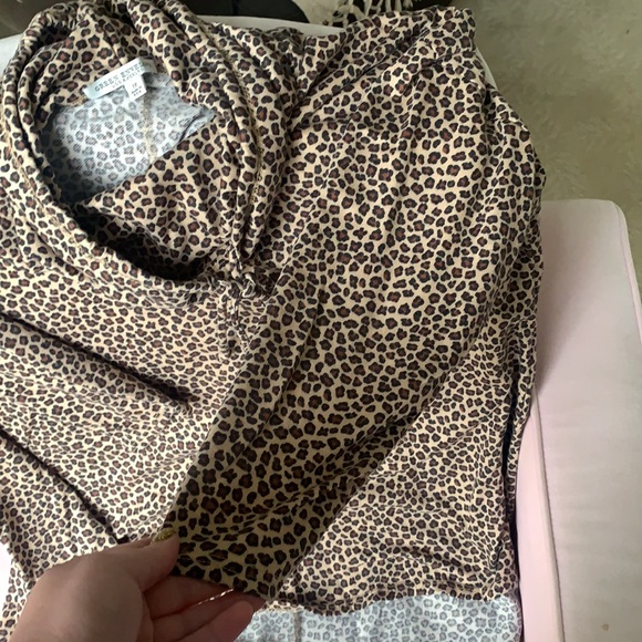 Green Envelope 1x Animal Cowl Neck Top - Picture 6 of 9